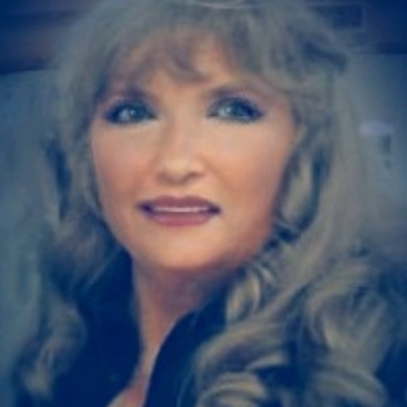 Meet your Posher, Linda - Picture 1 of 16